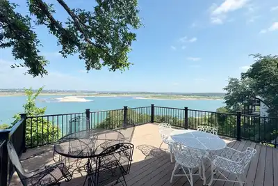 Image de Lake It All In - 3 Bedroom 2 Bath, With Breathtaking Views of Canyon Lake!