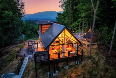 Image de ★Private Couples Retreat★Outdoor Soaking Tub★Sauna★Epic Mountain View★Fire-Pit