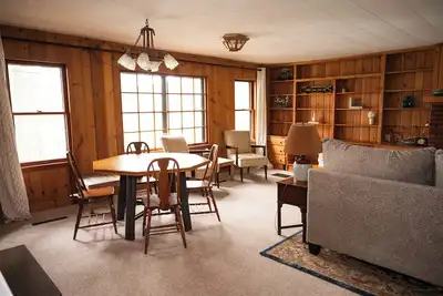 Image de Cozy 3-bedroom cabin in charming Sugar Camp with WiFi, No Cleaning Fee! !