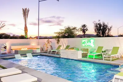 Image de Margaritaville by Vare | Pool+Spa, GameRoom, Bbq, FirePits!