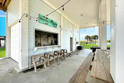 Image de 4br Coastal Escape | Gulf Views, Private Deck, Walk to Beach