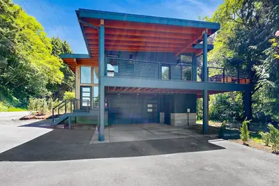 Image de Waterfront Retreat w/ hot tub & cold plunge, sauna, home gym - close to beach