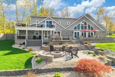 Image de Lakefront Luxury House with Kayaks, Fire pit