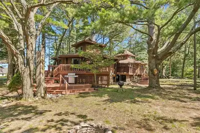 Image de Unique, Silver Lake Tree House in popular beach town. It's one of a kind.