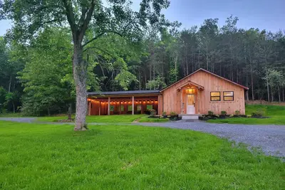 Image de Moon tree cabin 🌙🌲 2-bedrooms in Rydal, close to Buc-ee's! Outside shower!