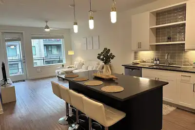 Image de Modern Downtown Dallas Retreat - Sky Lounge Views + Pool + Gym - Prime Location!