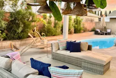 Image de Stunning Oasis with Pool by Disneyland and Knotts.
