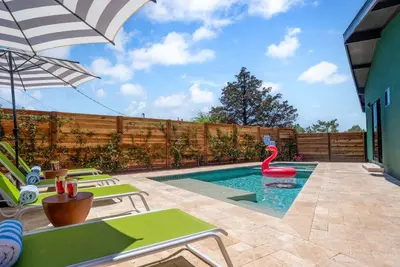 Image de Mcm Jewel Box: Pool+Spa, Walk 2 Trails, Pizza Oven