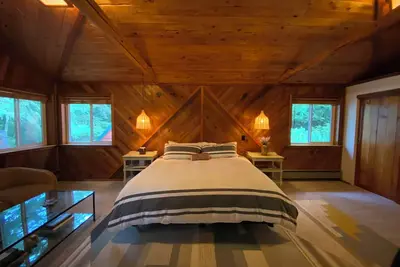 Image de Naked Elk Lodge: 4 Bdrms, Hot Tub, Projector Tv near Mt. Rainier