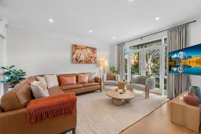 Image de Luxurious 3 bedroom Family Home, walking distance to the beach, 5min to the city