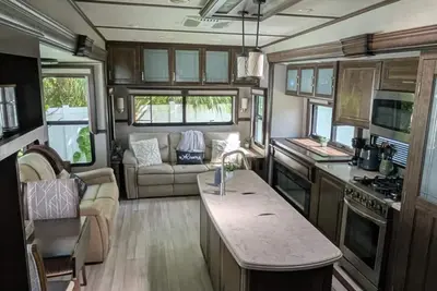 Image de Ultimate Comfort! Rent Our Grand Design Solitude 373fb-R 5th Wheel Camper!