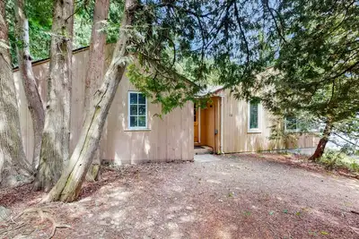 Image de Dog-friendly, guest house on Lake Champlain, views, lakefront, bbq, deck, wifi