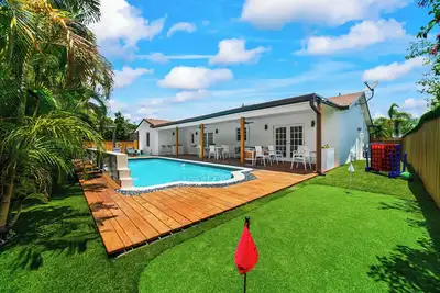 Image de Spacious 4-bedroom house with heated pool in amazing Miami/ game room