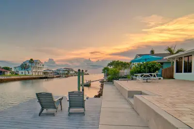 Image de Gulf coast getaway with dock, dolphins, sunset views, family friendly and Wd