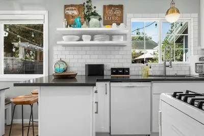 Image de Pet Friendly Pleasure Point Home