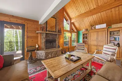 Image de Luxury Mountain Retreat with Hot Tub and Views