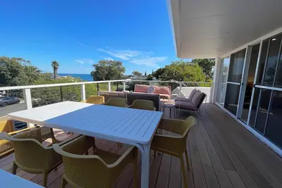Image de Coastal Views Pet Friendly Retro in Carrickalinga - 7 Beds, 2. 5 Bath, 10 guests
