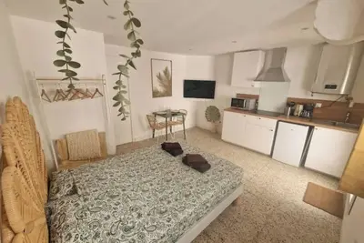 Image de Studio cosy & moderne rénové au cœur de l’Écusson
