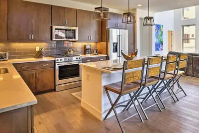 Image de Rendezvous Retreat | Sleeps 8 | Game Night Ready
