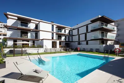 Image de 4p stylish 100 m² inc pool + prk