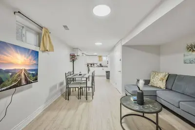 Image de Comfy 2br Apt near Beach & Downtown | Free Parking