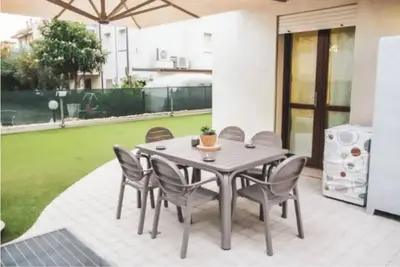 Image de Vicina al mare con grande giardino - Apt Tulipano