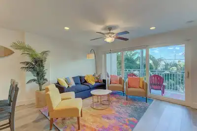 Image de This condominium is a 3 bedroom(s), 3 bathrooms, located in Madeira Beach, Fl.