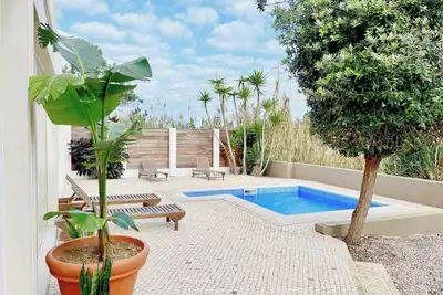 SÃONE Guesthouse - a hidden sanctuary next to the vibrant surf town of Ericeira