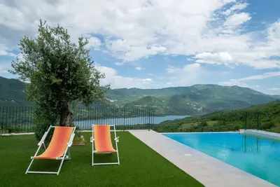 Image de Confortable appartement avec piscine, climatisation, Wifi, Tv, balcon, animaux admis et parking