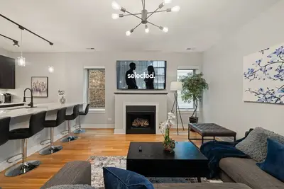 Image de Enjoy Modern Comfort with Parking and Balcony