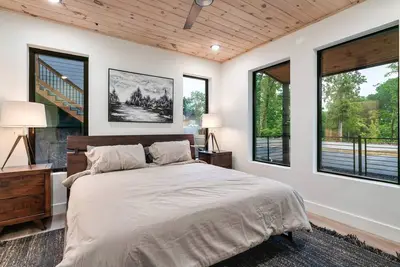 Image de Luxe stay, Sleeps 12・Indoor Pool・Hot Tub・Games