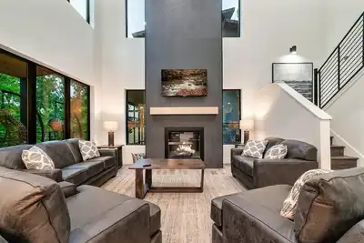 Image de Luxe stay, Sleeps 12・Indoor Pool・Hot Tub・Games