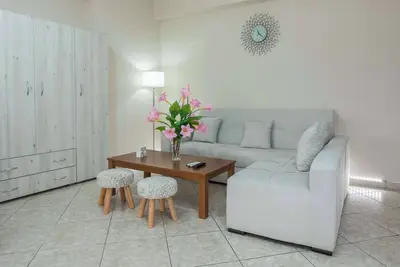 Image de Fresh Modern 1 Bd Apt w Balcony in Quiet Keratsini