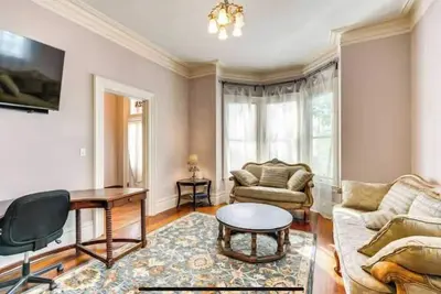 Image de 2br Victorian Elegance near Downtown Sacramento!