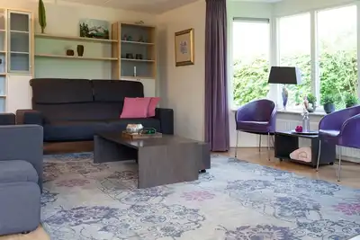 Image de Spacious country house with hot tub and large garden - perfect for relaxing