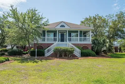 Image de Spacious, Light-Filled Villa with Stunning Marsh Lake Views *Loafer's Glory*