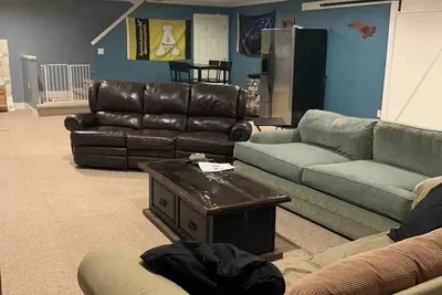 Image de Semi-Private Large Guest Suite; bedroom, bath, and living room in Triad