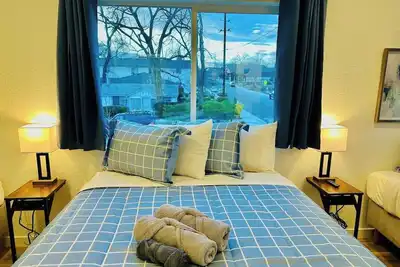 Image de Desirable Neighborhood|Pets Ok|Sleeps7|490
