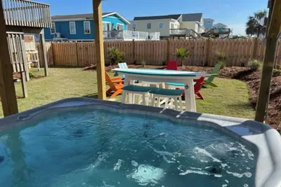Image de 1 house to Beach ~Hot-Tub~Fire Pit