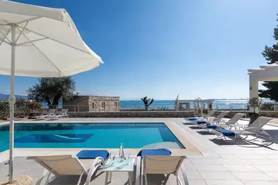 Mcn Villas: Nikos