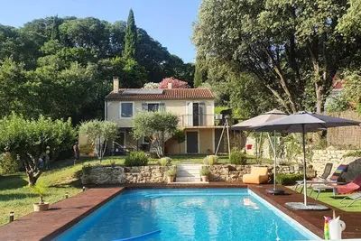 Image de Villa familiale dans le parc régional du luberon avec piscine de 10x5
