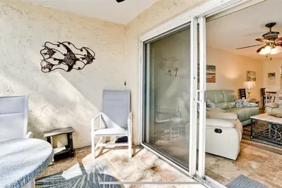 Image de Beachfront Gulf Views 2br 2ba with pool and elevator -just steps to the beach