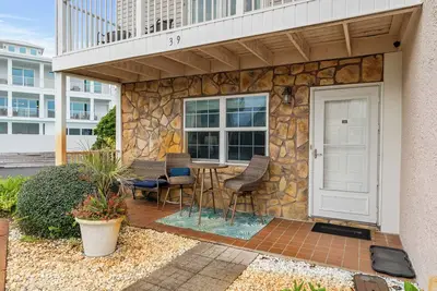 Image de 241 Ellis Rd Unit 39: 2  Br, 2. 5  Ba Townhouse in Miramar, Sleeps 6