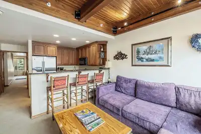 Image de Landmark Vail – Charming Condo for 8 w/ Resort-style Amenities