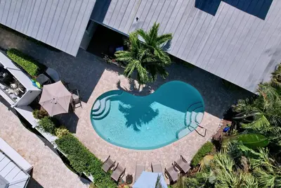 Image de Steps to the beach. Pool, Observation deck with views and beach gear