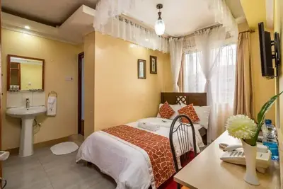 Image de Situated in a secure, quiet and serene environment 15 min away from the Airport