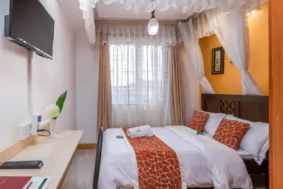 Image de Situated in a secure, quiet and serene environment 15 min away from the Airport