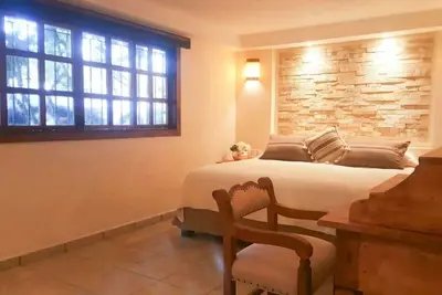 Image de Romantic Getaway: Pools, Great Location Near Beach