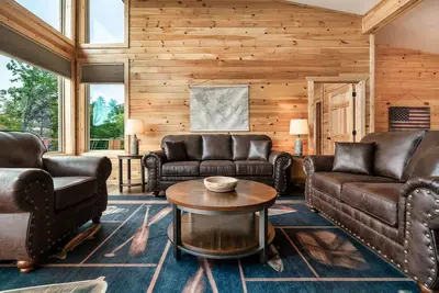 2br Cabin with Private Indoor Pool and Hot Tub