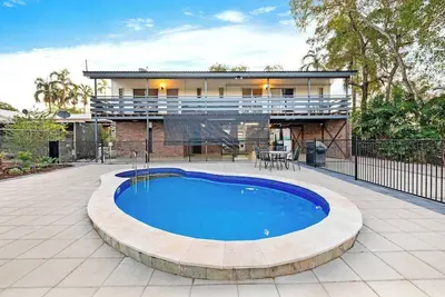 Image de Baroalba Pool House Sprawling Tropical Escape